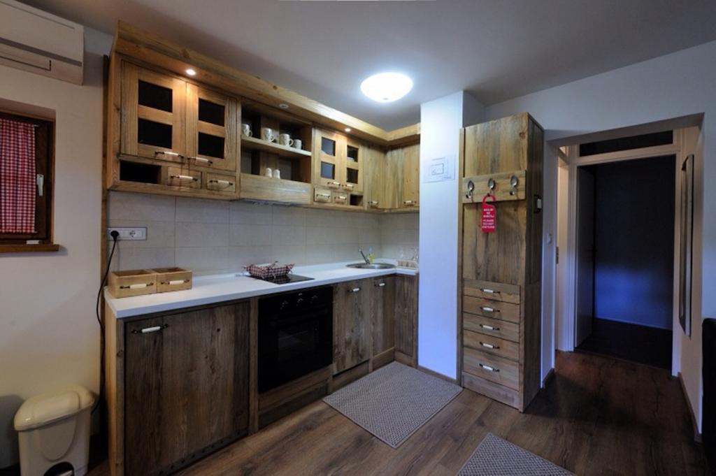 Apartment Drvena Kuca Mreznica Gornji Zvecaj ห้อง รูปภาพ
