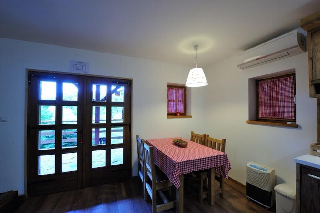 Apartment Drvena Kuca Mreznica Gornji Zvecaj ห้อง รูปภาพ
