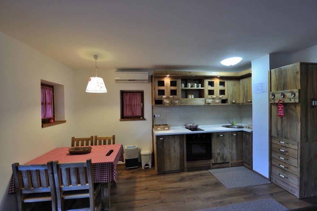 Apartment Drvena Kuca Mreznica Gornji Zvecaj ห้อง รูปภาพ